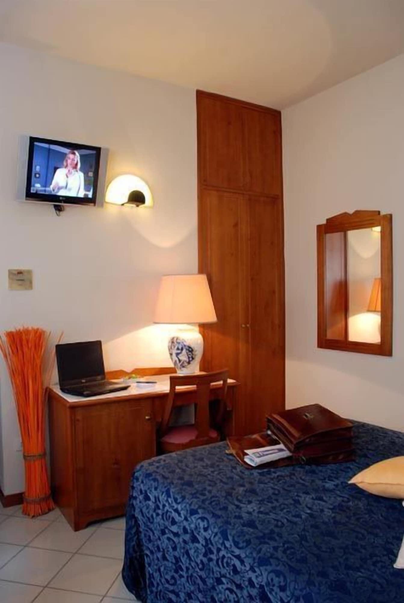 Hotel Marzia Скандичи Екстериор снимка