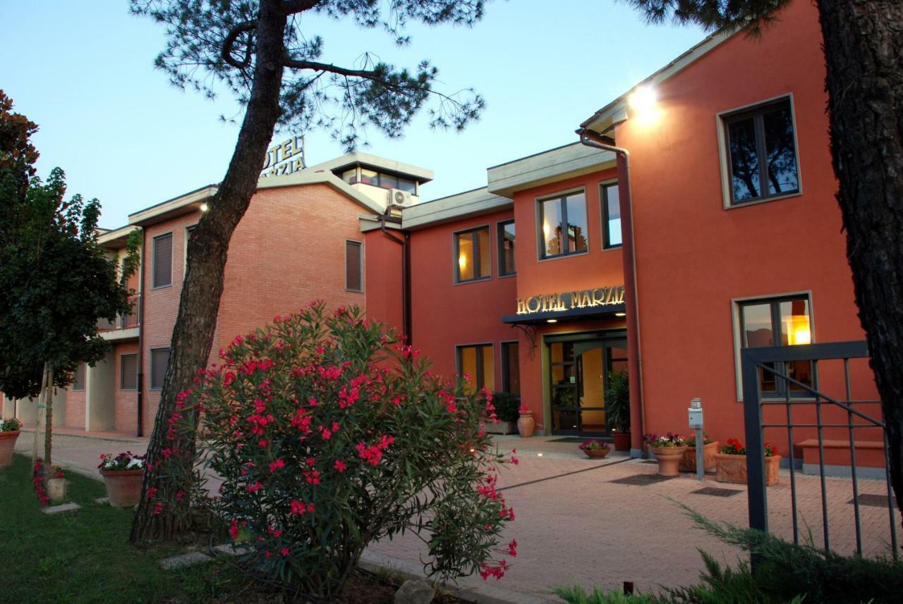 Hotel Marzia Скандичи Екстериор снимка