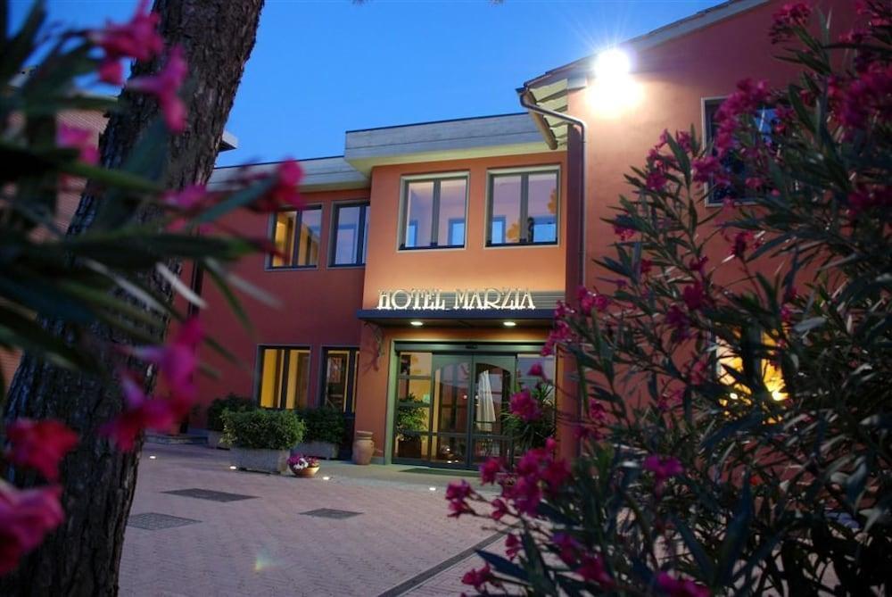 Hotel Marzia Скандичи Екстериор снимка